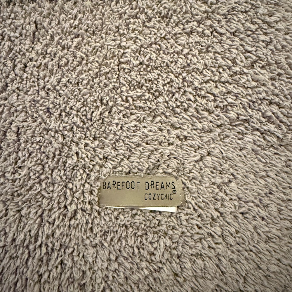 Barefoot Dreams Cozy Chic throw blanket 40x60